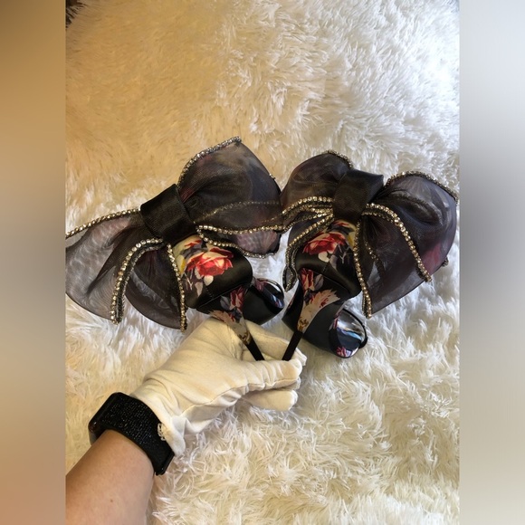 Steve Madden Black w/ Floral Accents and Bow NWOT size 6.5 Benni-R Satin Sandals - Picture 16 of 16